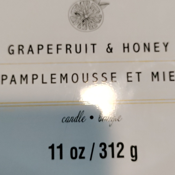 Round three wick grapefruit and honey candle - Picture 5 of 5